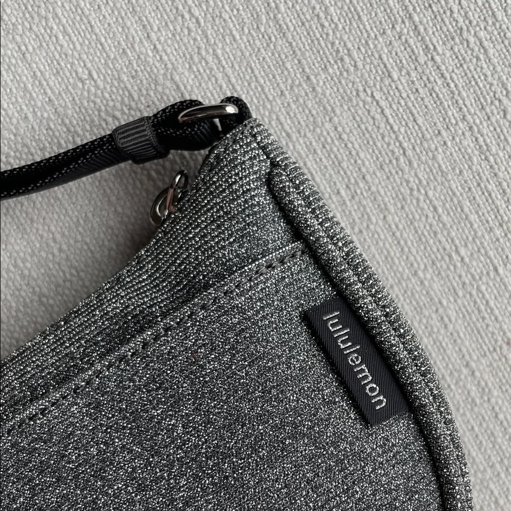 lululemon City Essentials Mini Shoulder Bag 1L Glitter - silver/gray - Picture 10 of 16